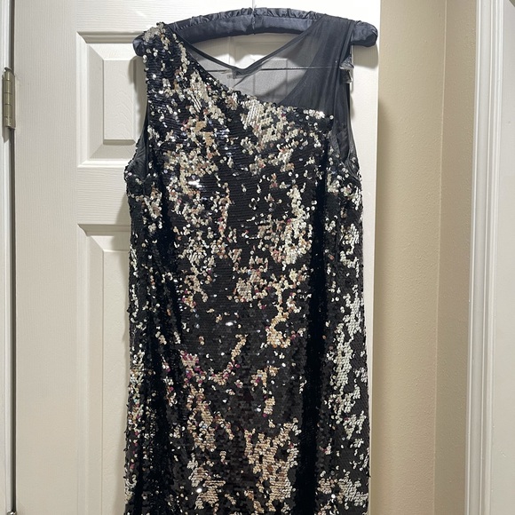 Calvin Klein - Picture 2 of 3